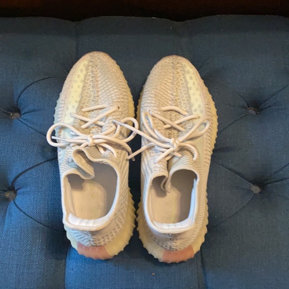Yeezy Boost 350 made by Adidas  includes box - Picture 4 of 6